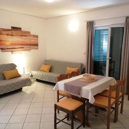 Apartments Ria Baška Voda Quarto foto